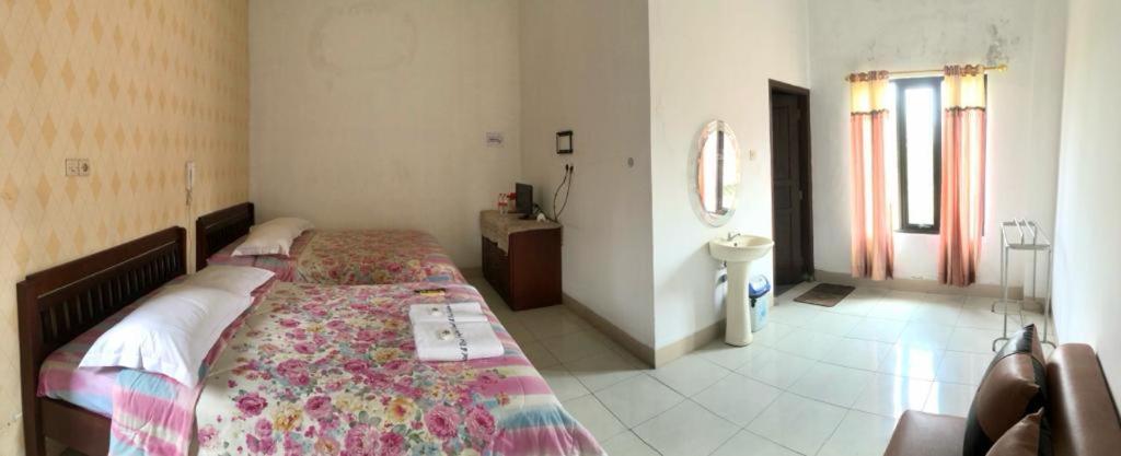 Grafika Hotel Dan Resto Gombong  Экстерьер фото